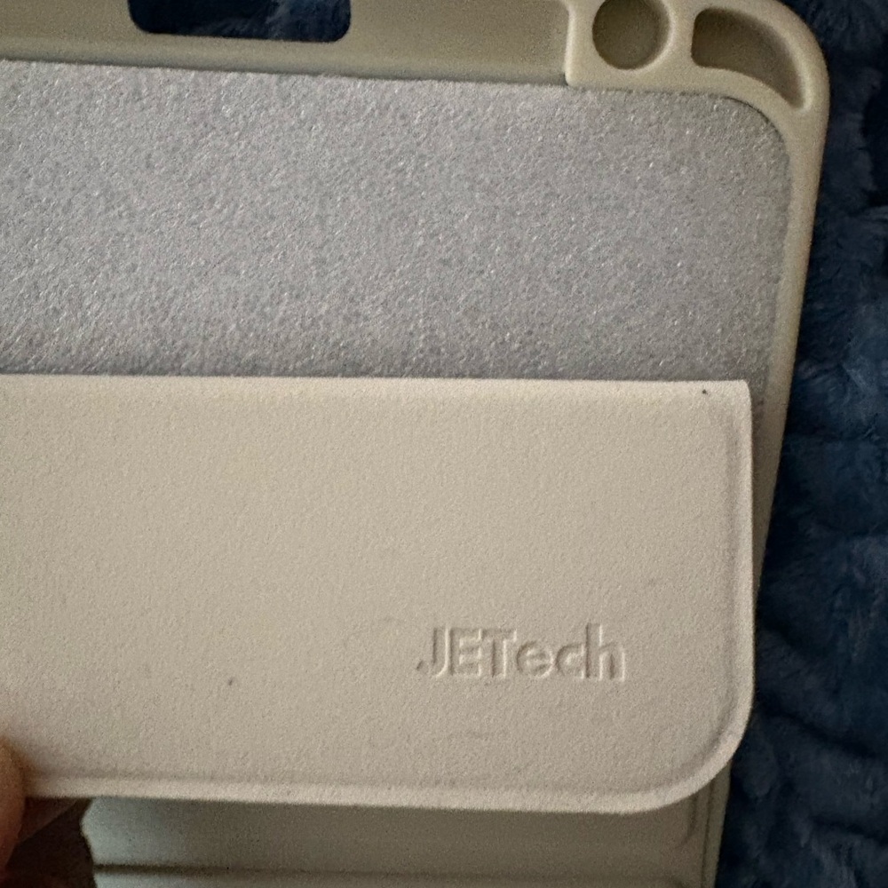 iPad JETech Case - Picture 7 of 7